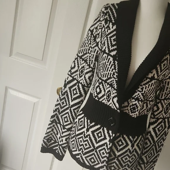 White House Black Market Black/White Geometric Button Front Cardigan Size S - Picture 6 of 14